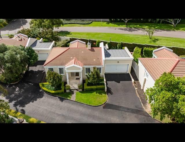 2 BEDROOM SIMPLEX FOR SALE IN WATERKLOOF RIDGE